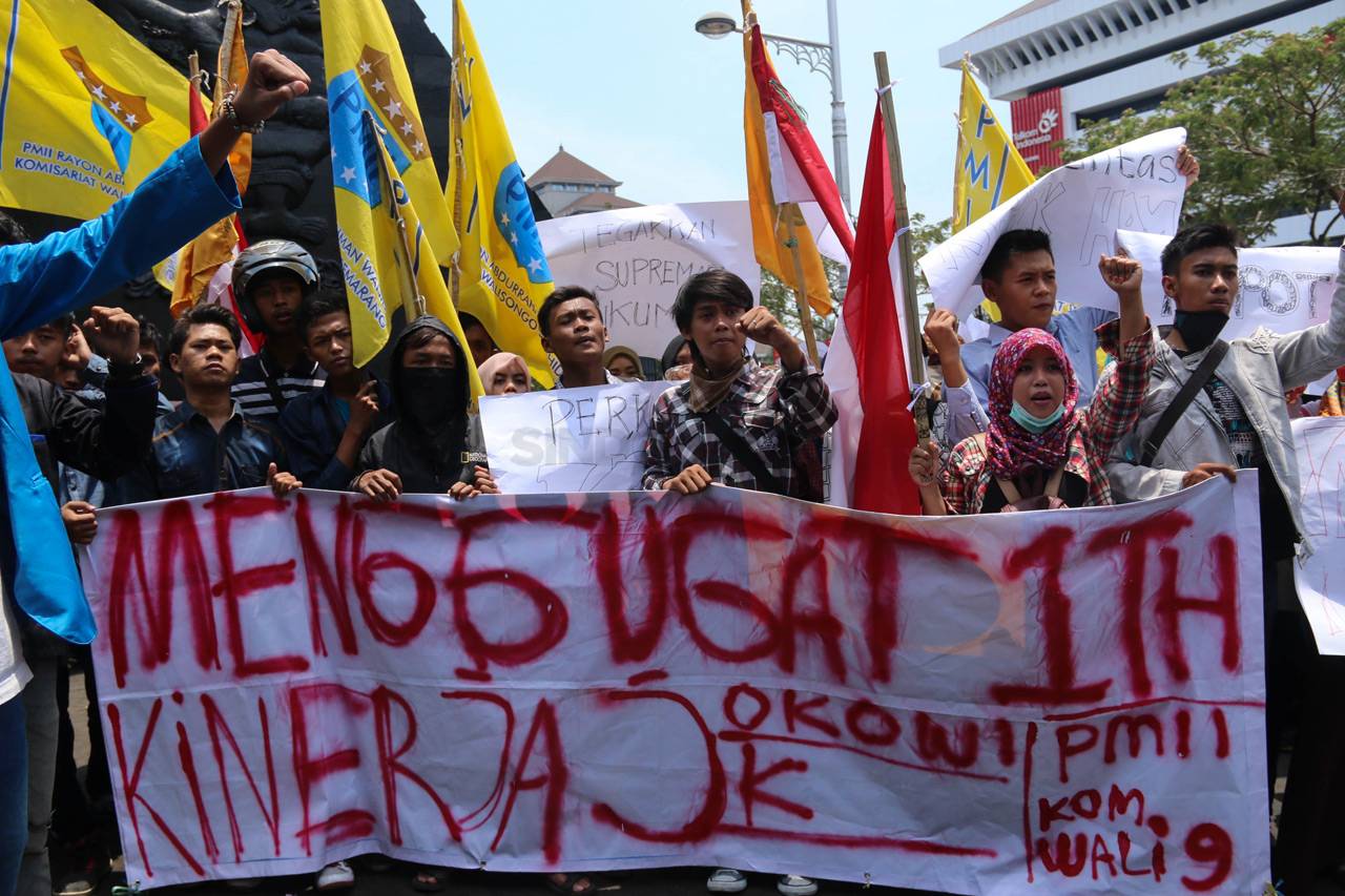 Mahasiswa Turun ke Jalan...