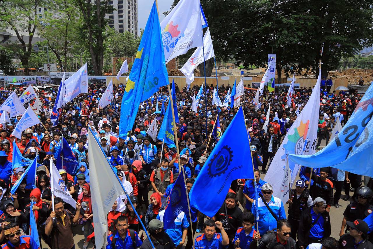 Ribuan Buruh di Bandung...