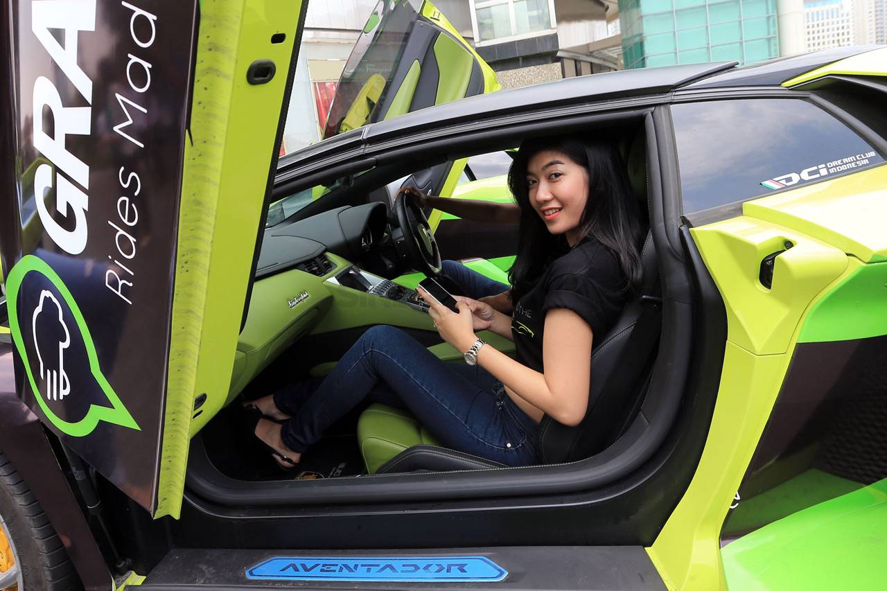 GrabCar Tawarkan Sensasi...