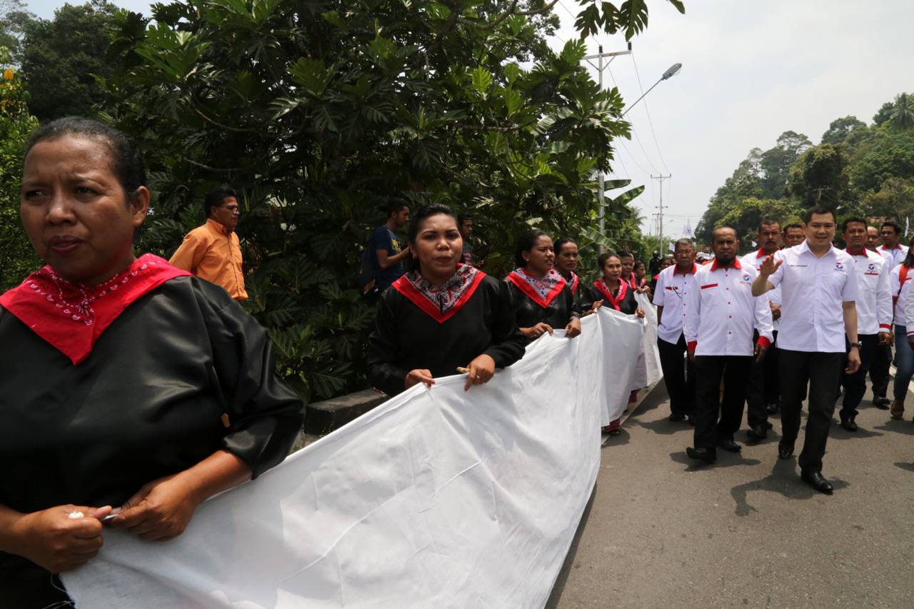 Gelar Adat untuk HT...
