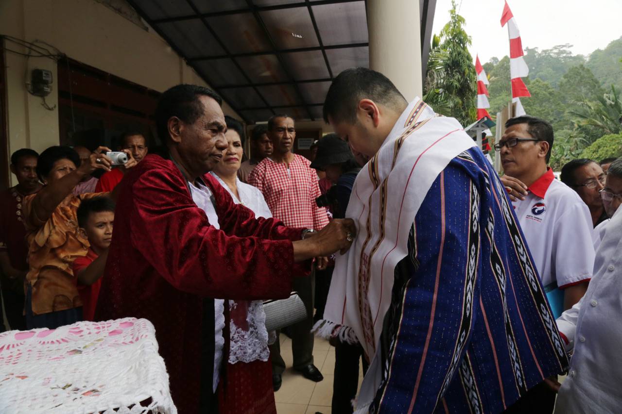 Gelar Adat untuk HT...
