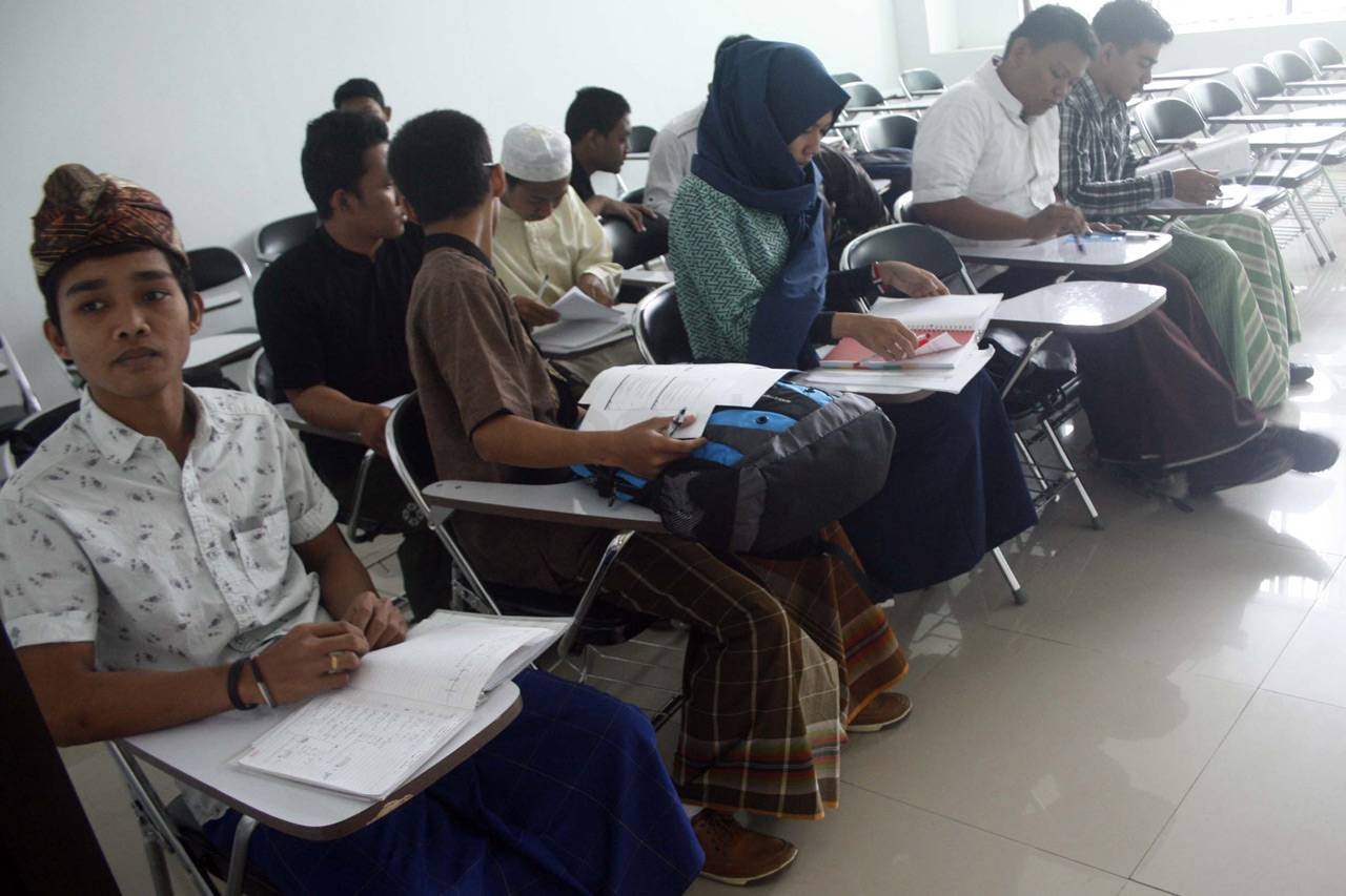 Mahasiswa dan Dosen...