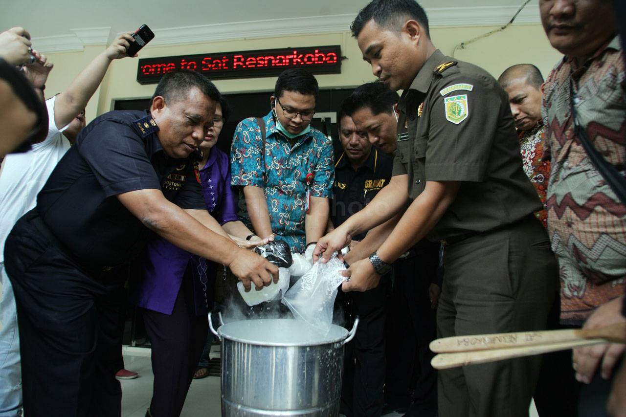 Polresta Barelang Musnahkan...