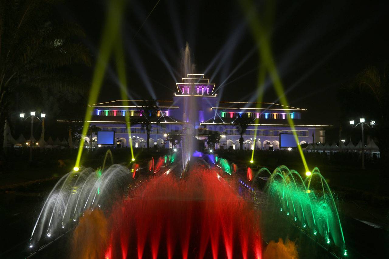 Warna-Warni Gedung Sate...