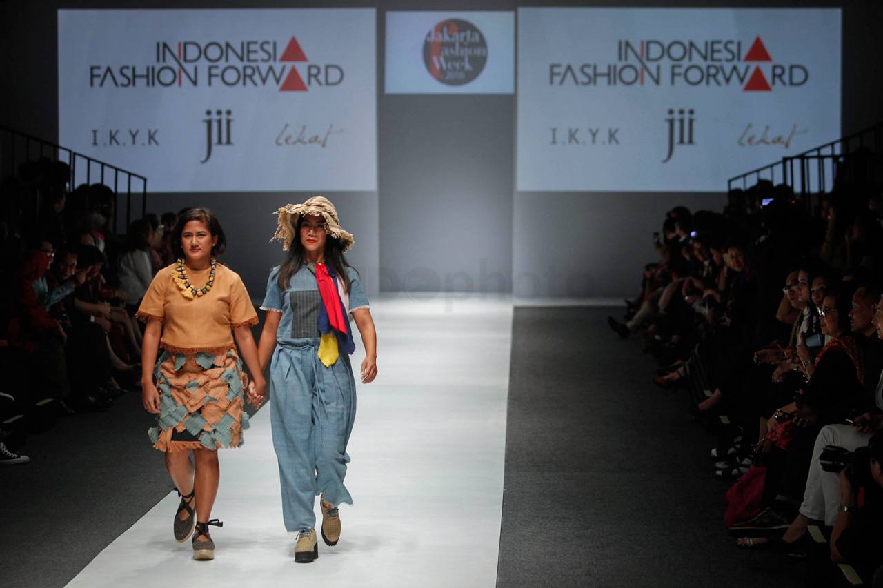 Ahok Buka Jakarta Fashion...