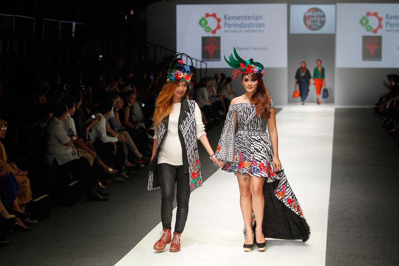 Ahok Buka Jakarta Fashion...