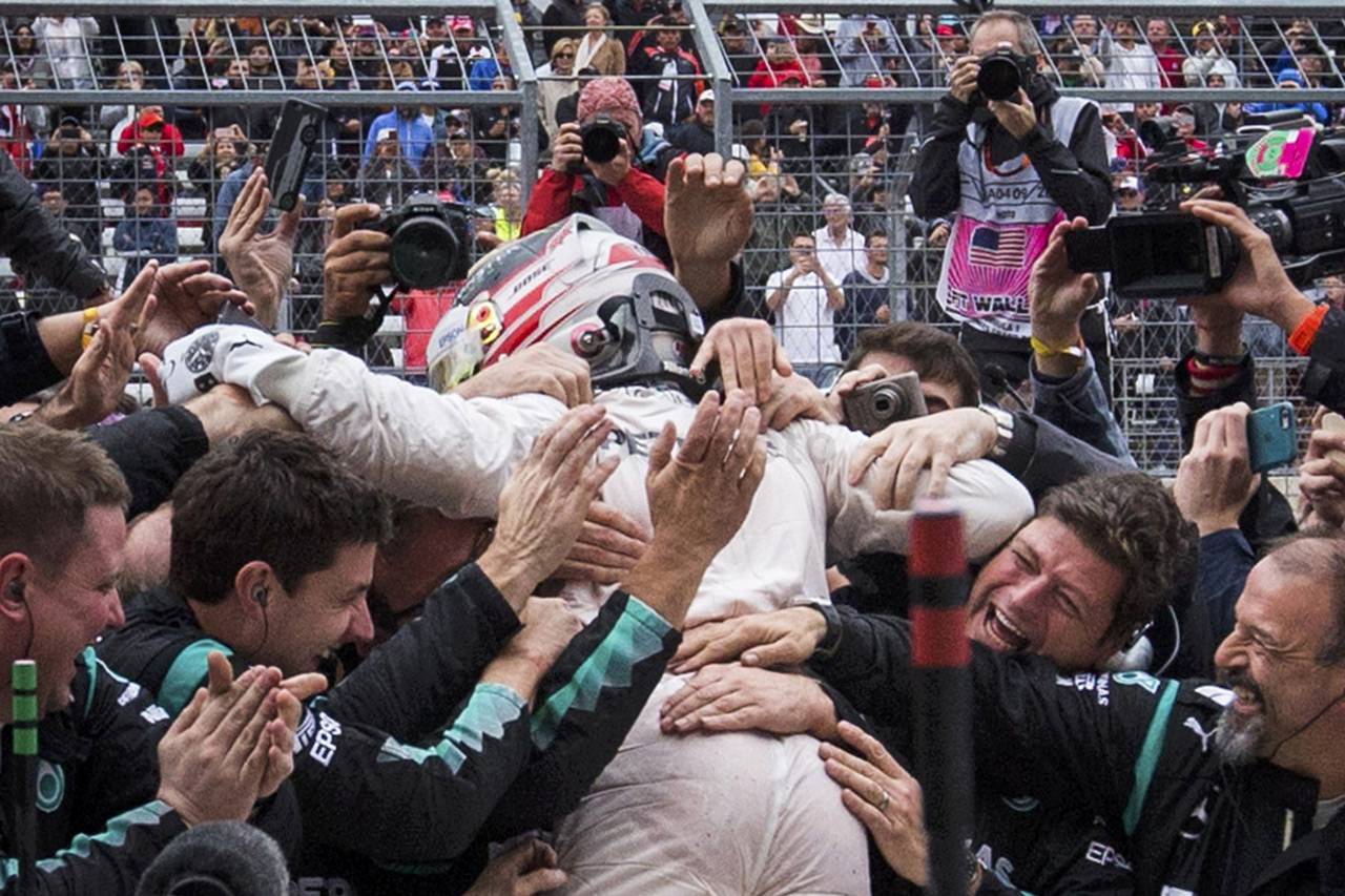 Hamilton Juara Dunia...
