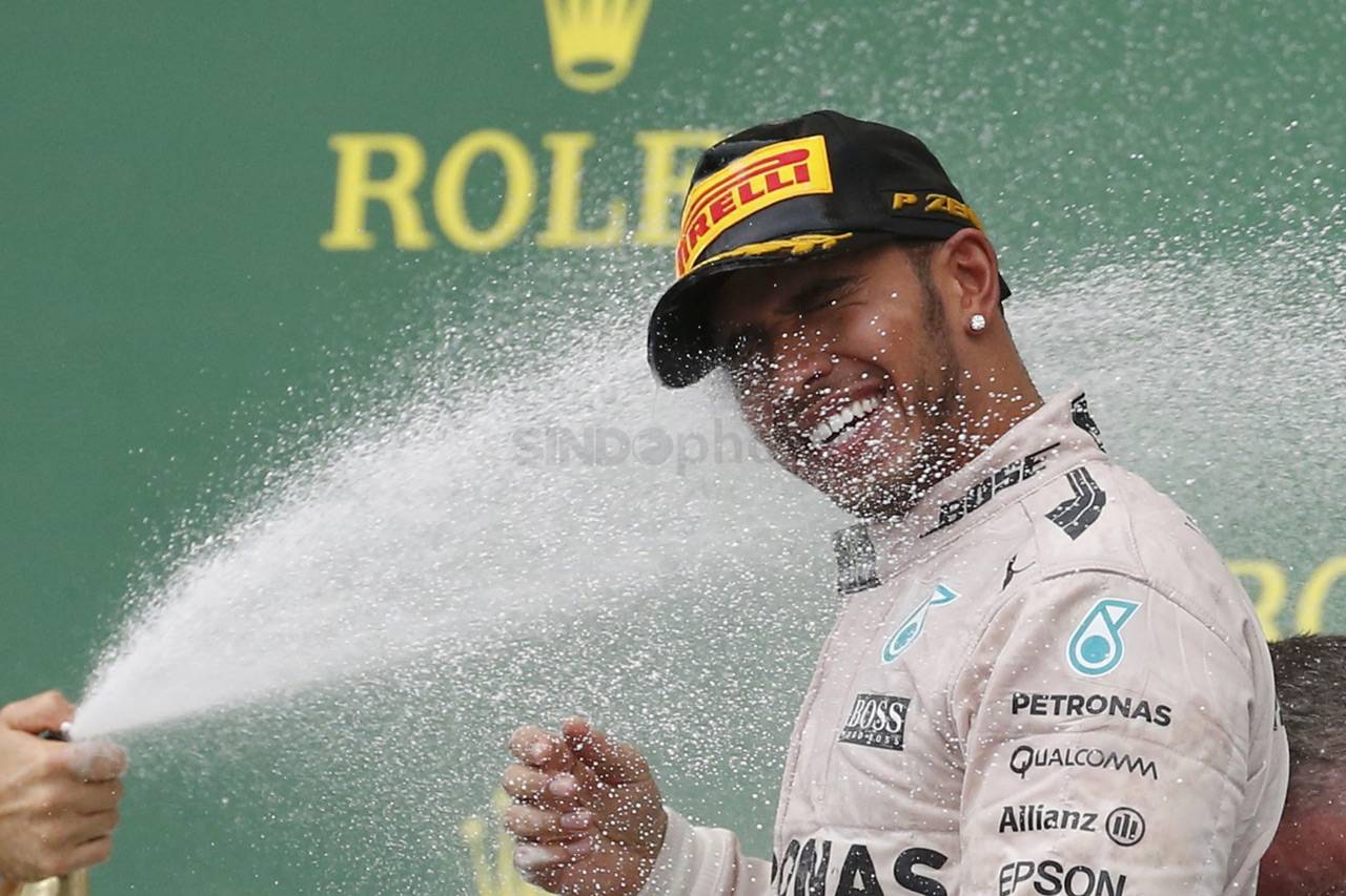Hamilton Juara Dunia...