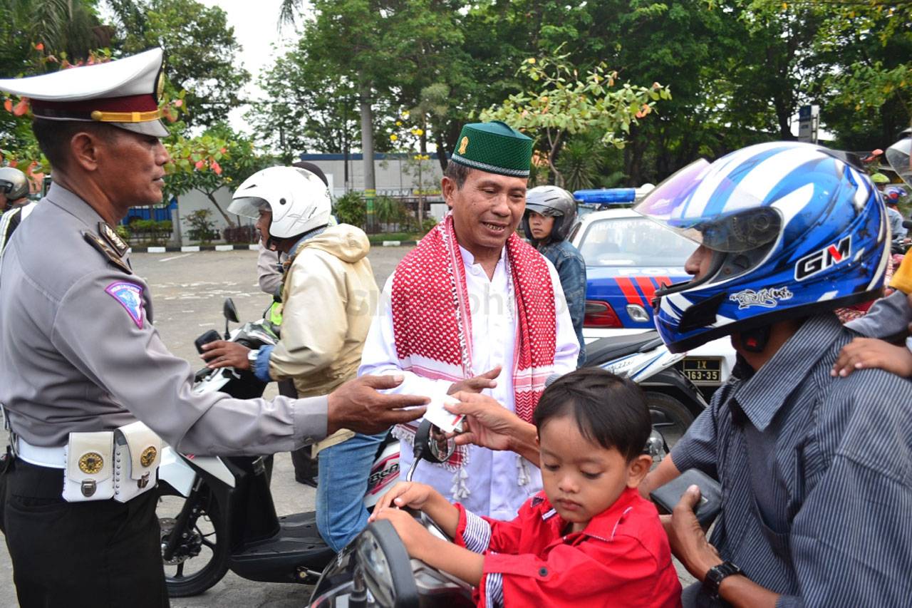 Di Pekalongan, Selain...