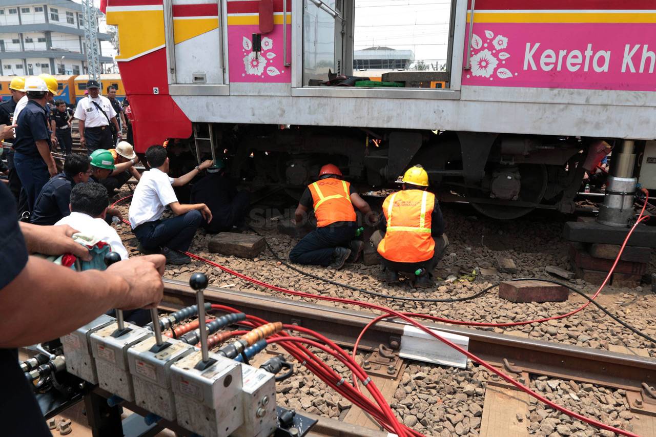 KRL Bekasi-Jakarta Kota...