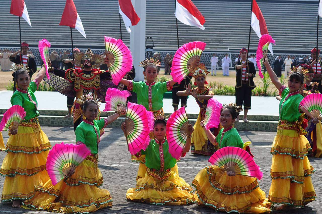 Ganjar Pranowo Pimpin...