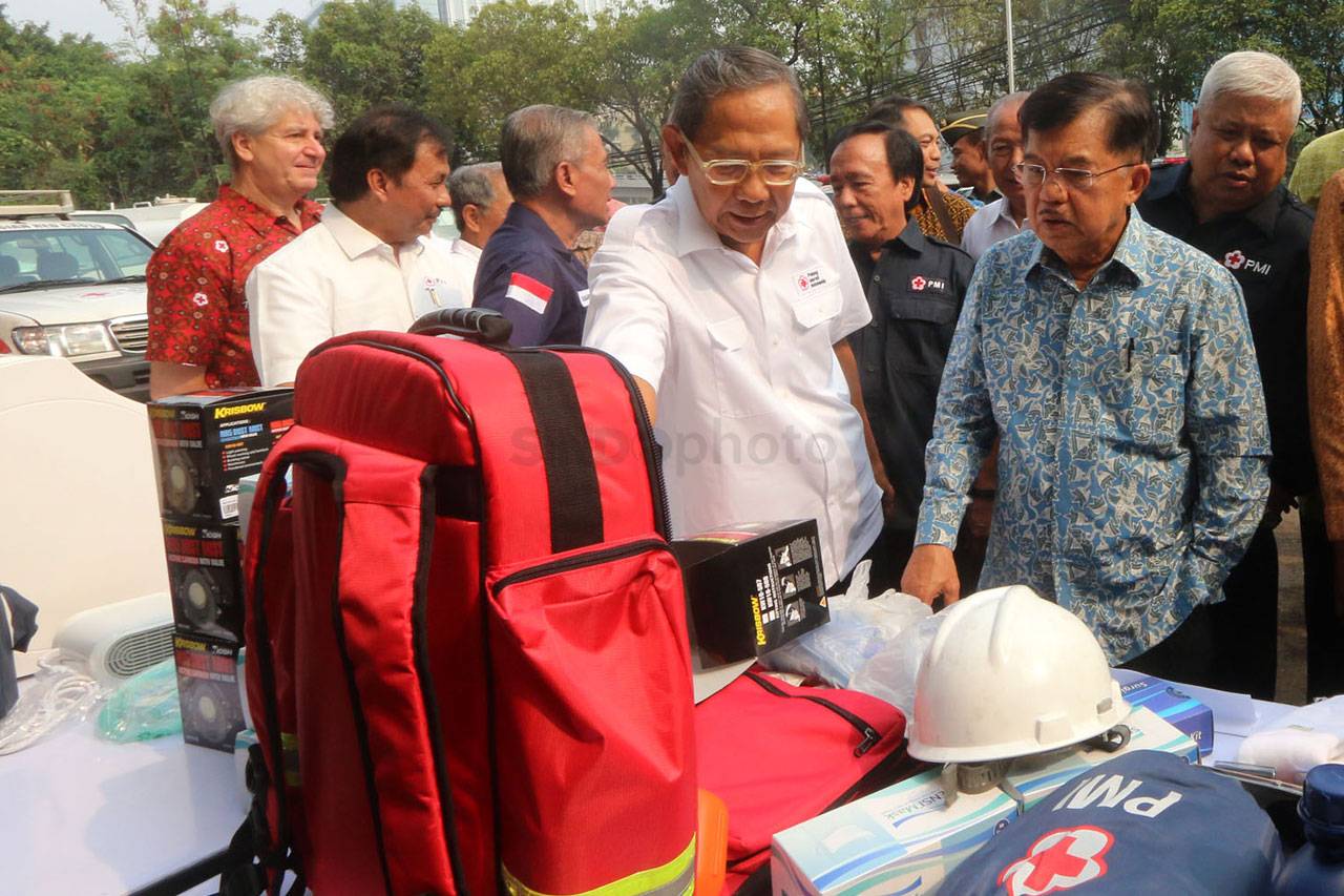 Jusuf Kalla Lepas Relawan...