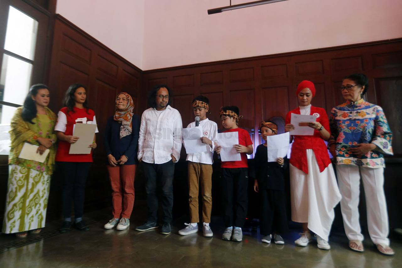 Ekspedisi Kapsul Waktu...