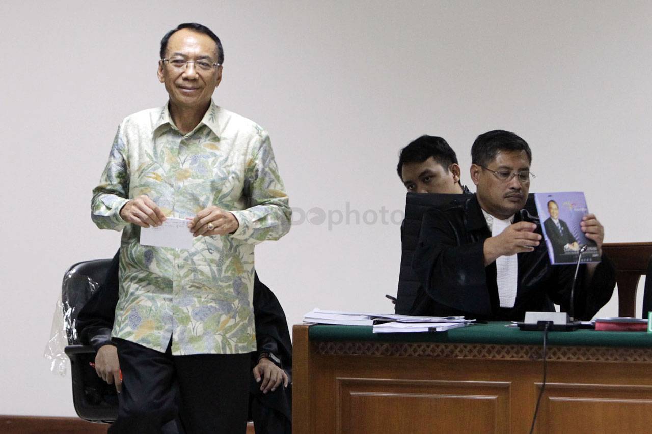 Sidang Jero Wacik Hadirkan...