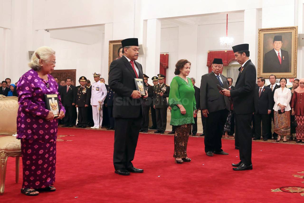 Presiden Berikan Gelar...
