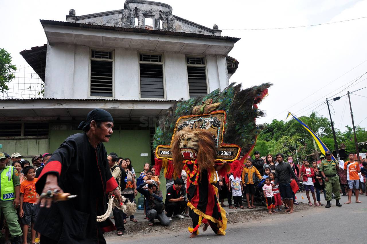 Festival Apem Sewu Lestarikan...