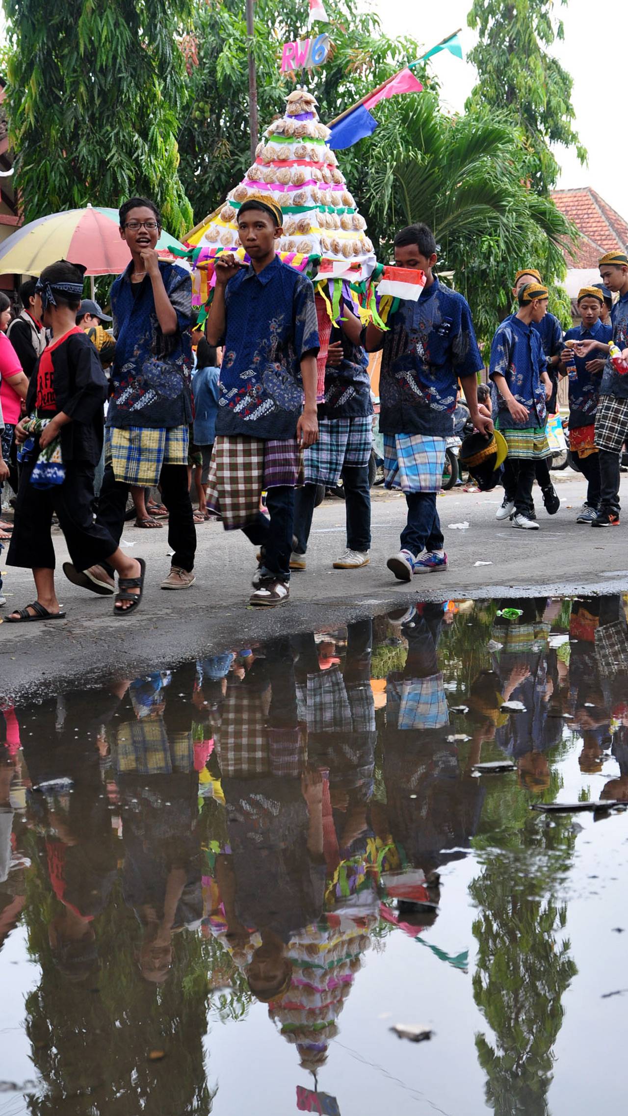 Festival Apem Sewu Lestarikan...