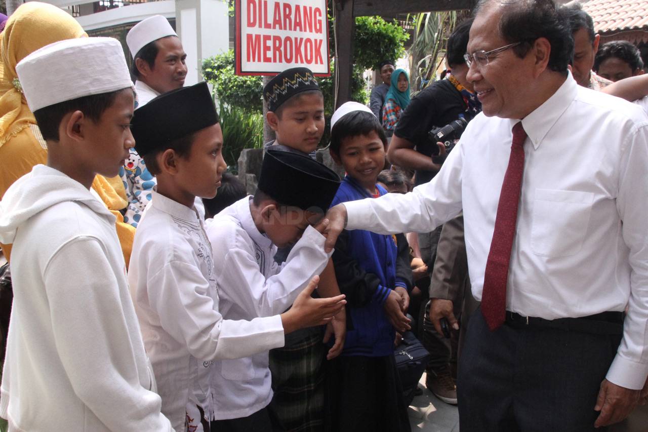 Rizal Ramli Kunjungi...