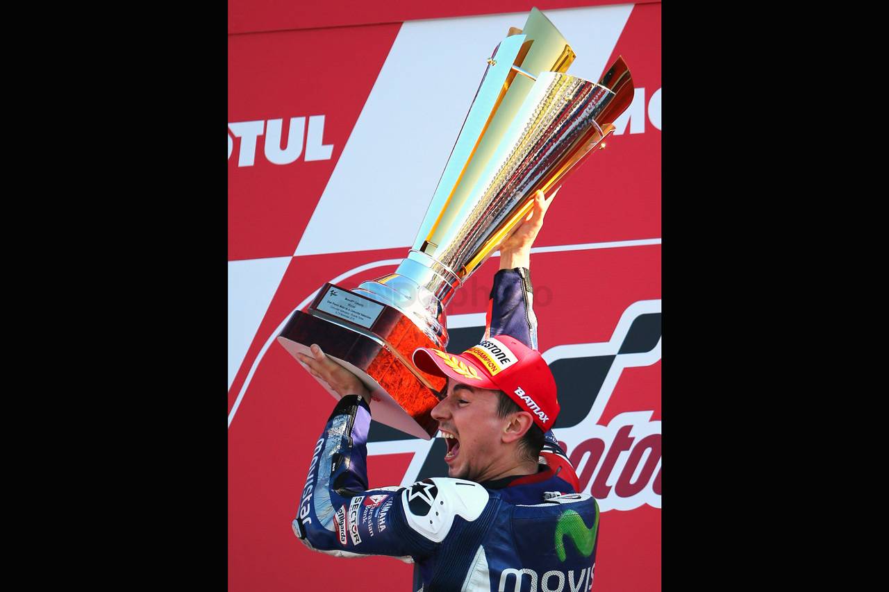 Rossi Finis ke-4, Lorenzo...