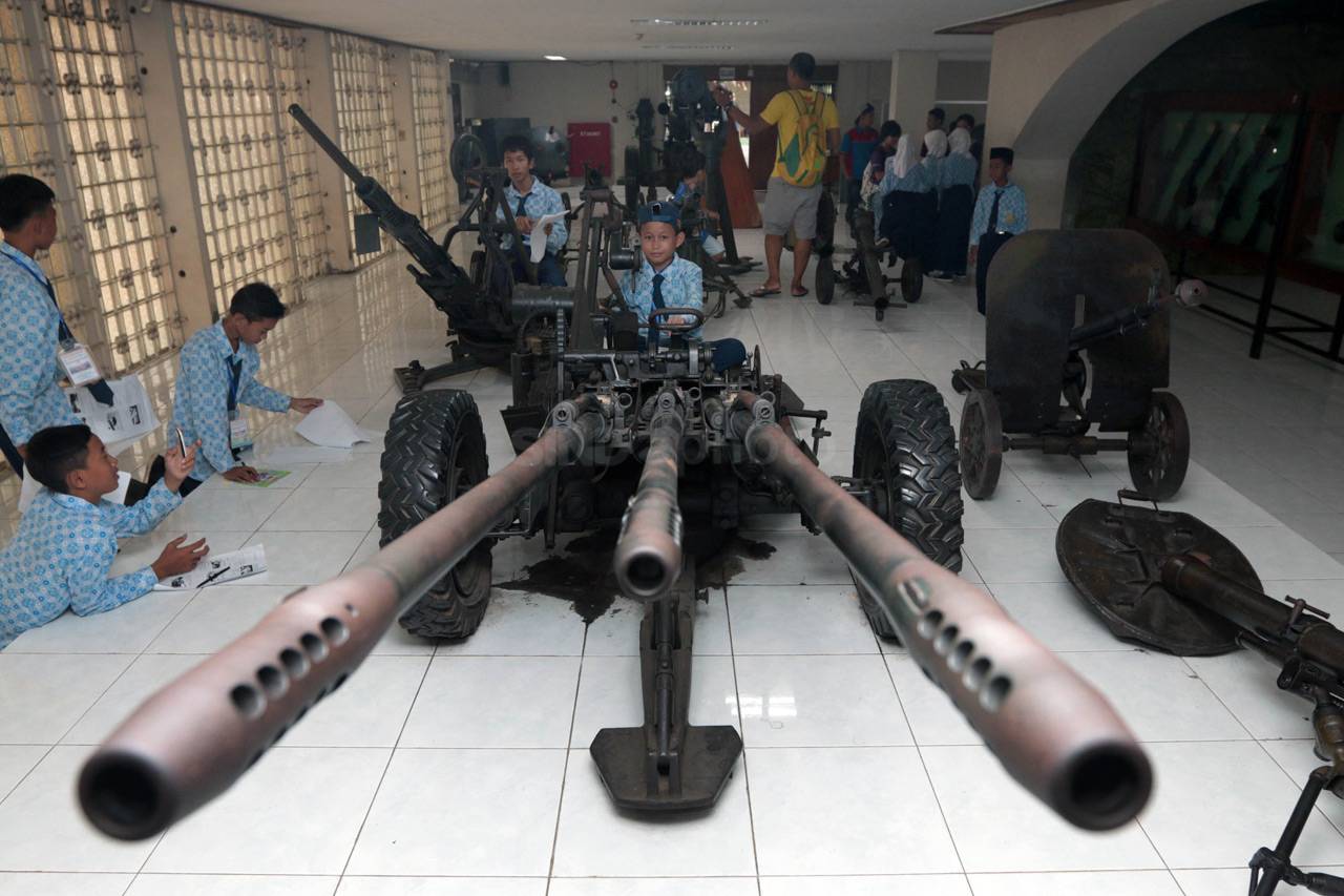Belajar Sejarah di Museum...