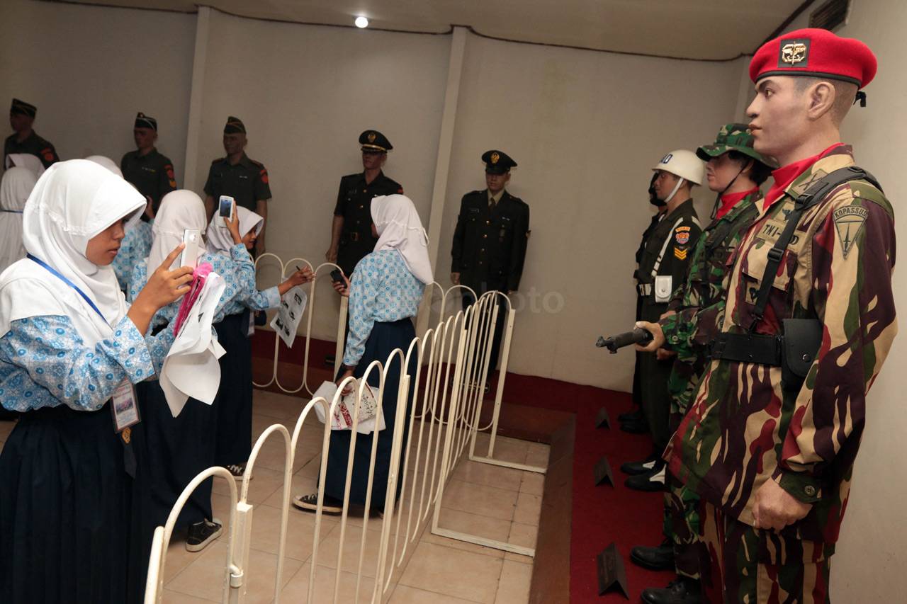 Belajar Sejarah di Museum...