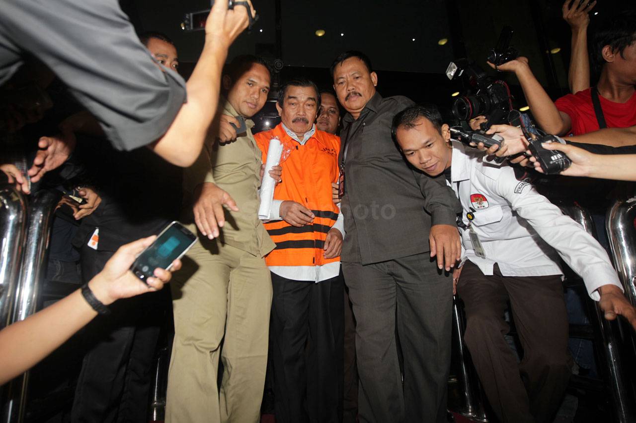 KPK Tahan Ketua DPRD...