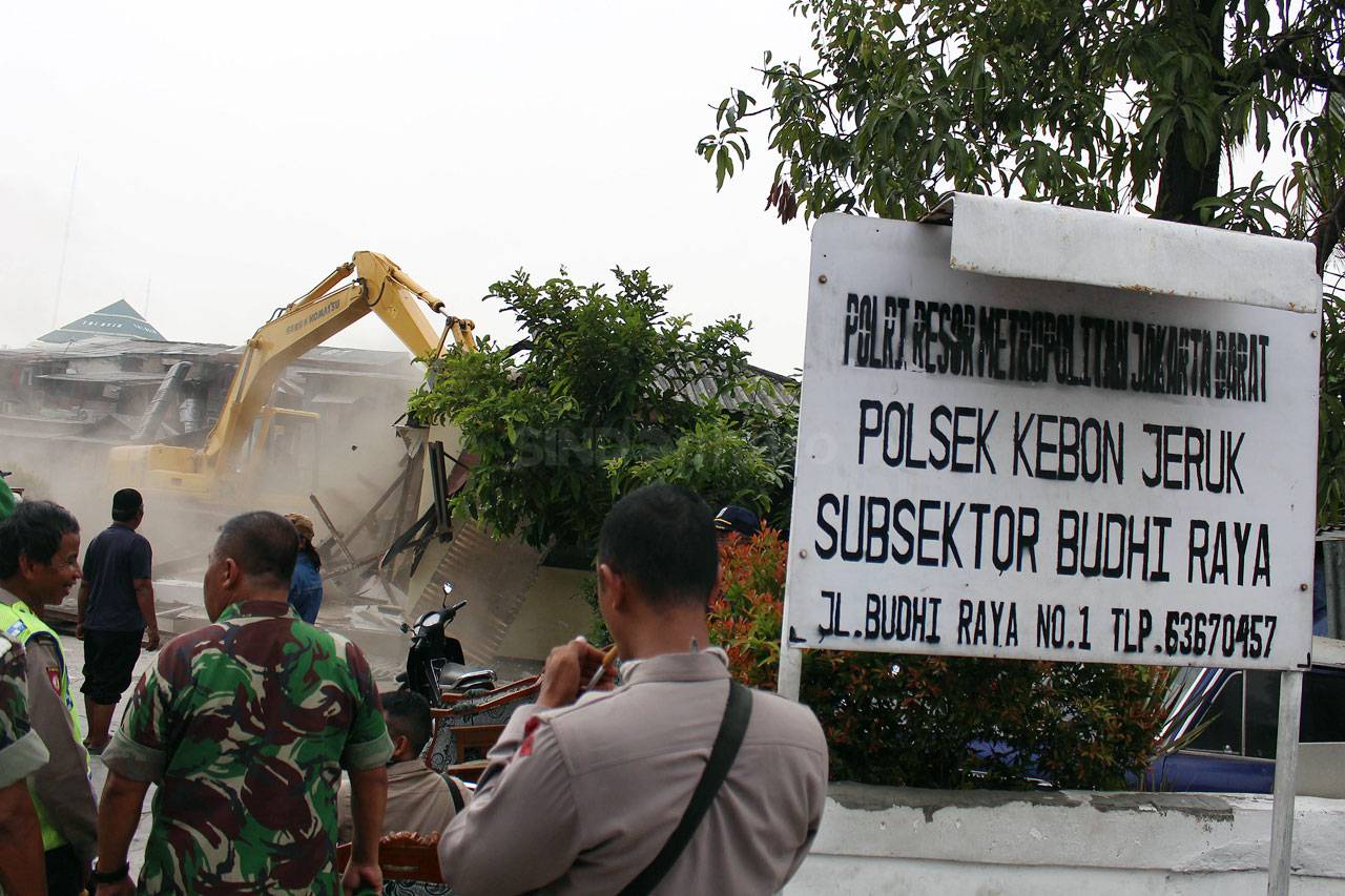 Bangunan Liar di Bantaran...