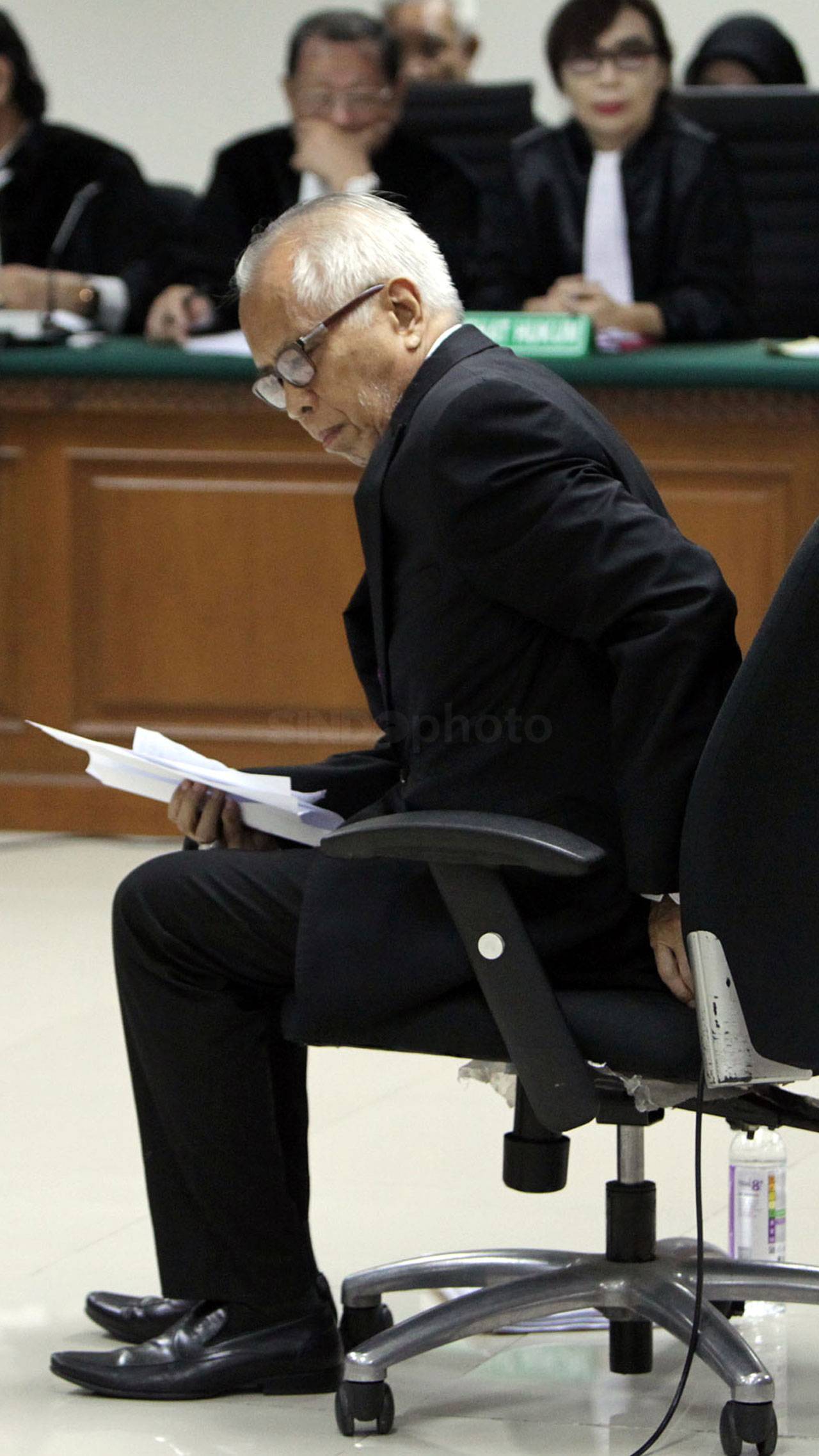 OC Kaligis Bantah Berikan...