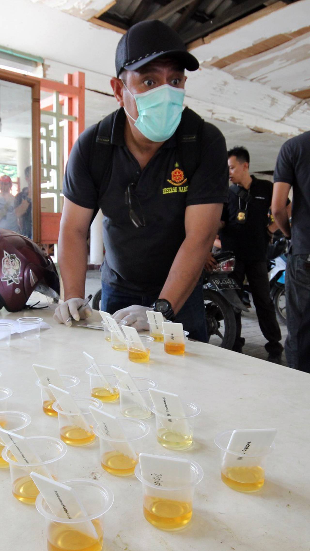 Polisi Gerebek Pesta...