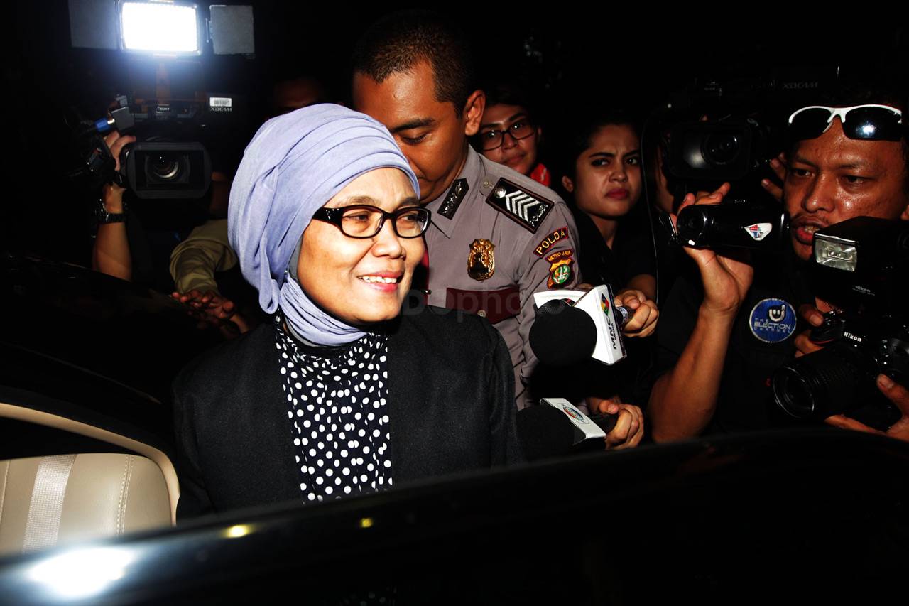 KPK Periksa Sekjen DPR...