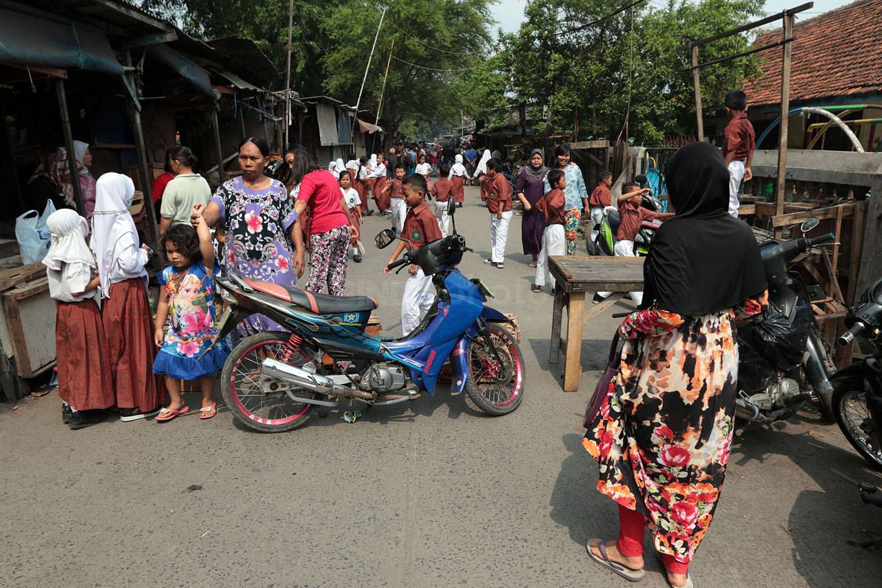 Pedagang Pasar Kalimalang...