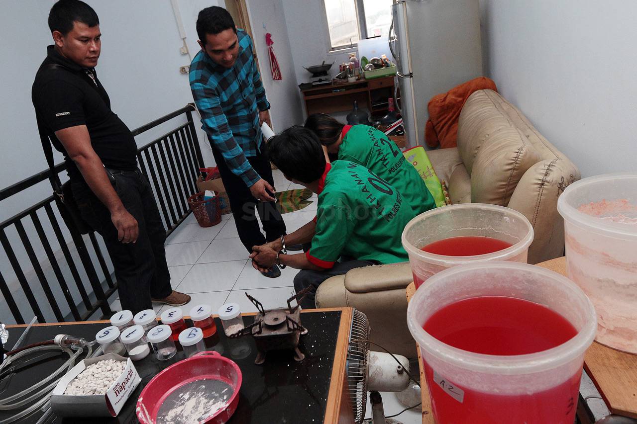 Polisi Grebek Industri...