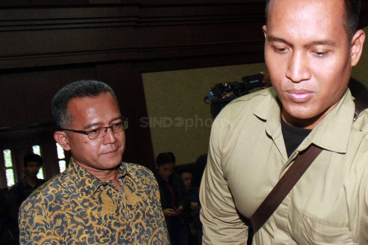 Ketua PTUN Medan Tituntut...