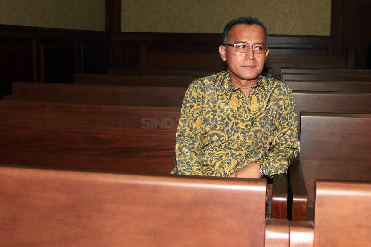 Ketua PTUN Medan Tituntut...