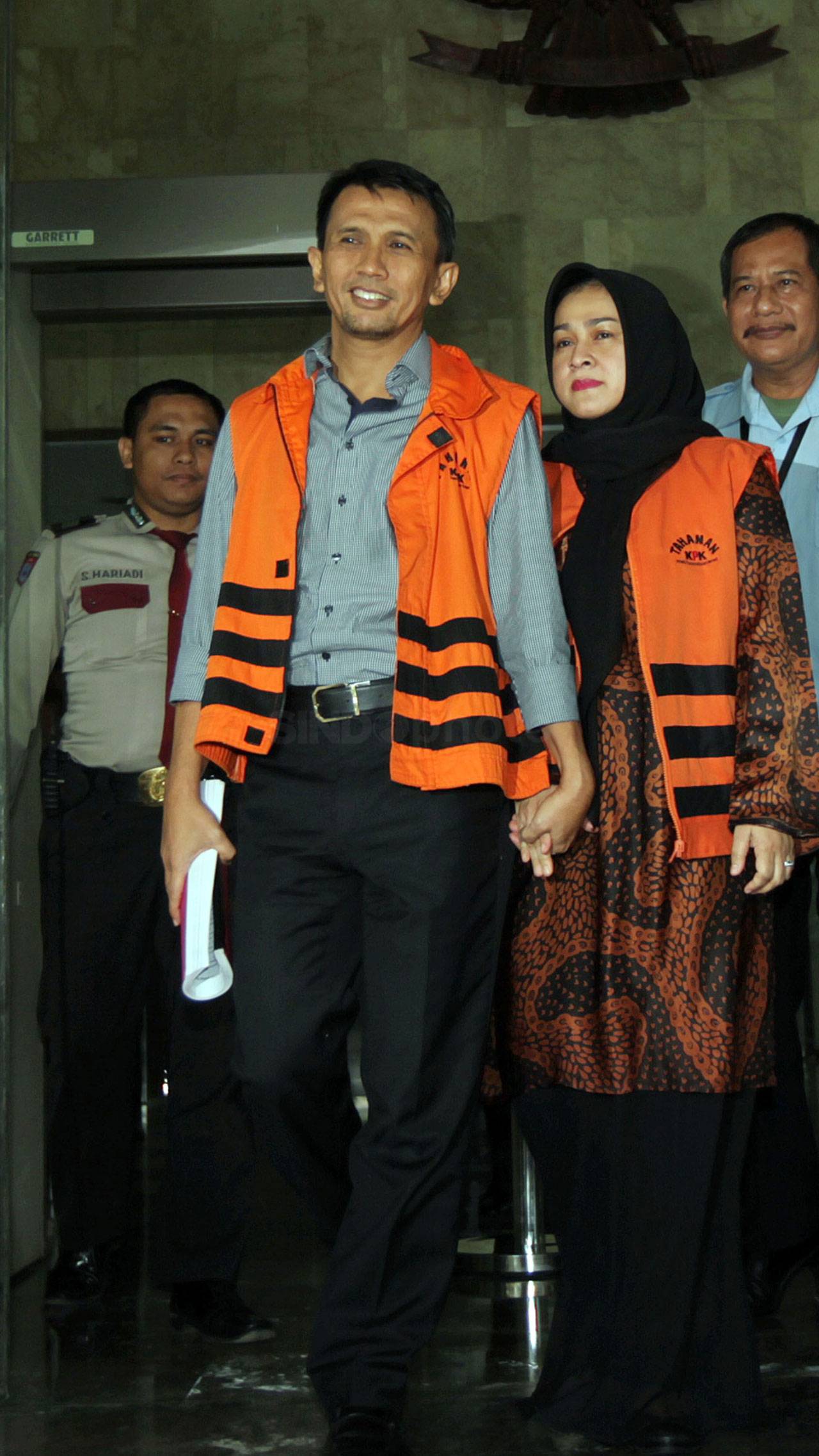 Penyidik Kejagung Periksa...