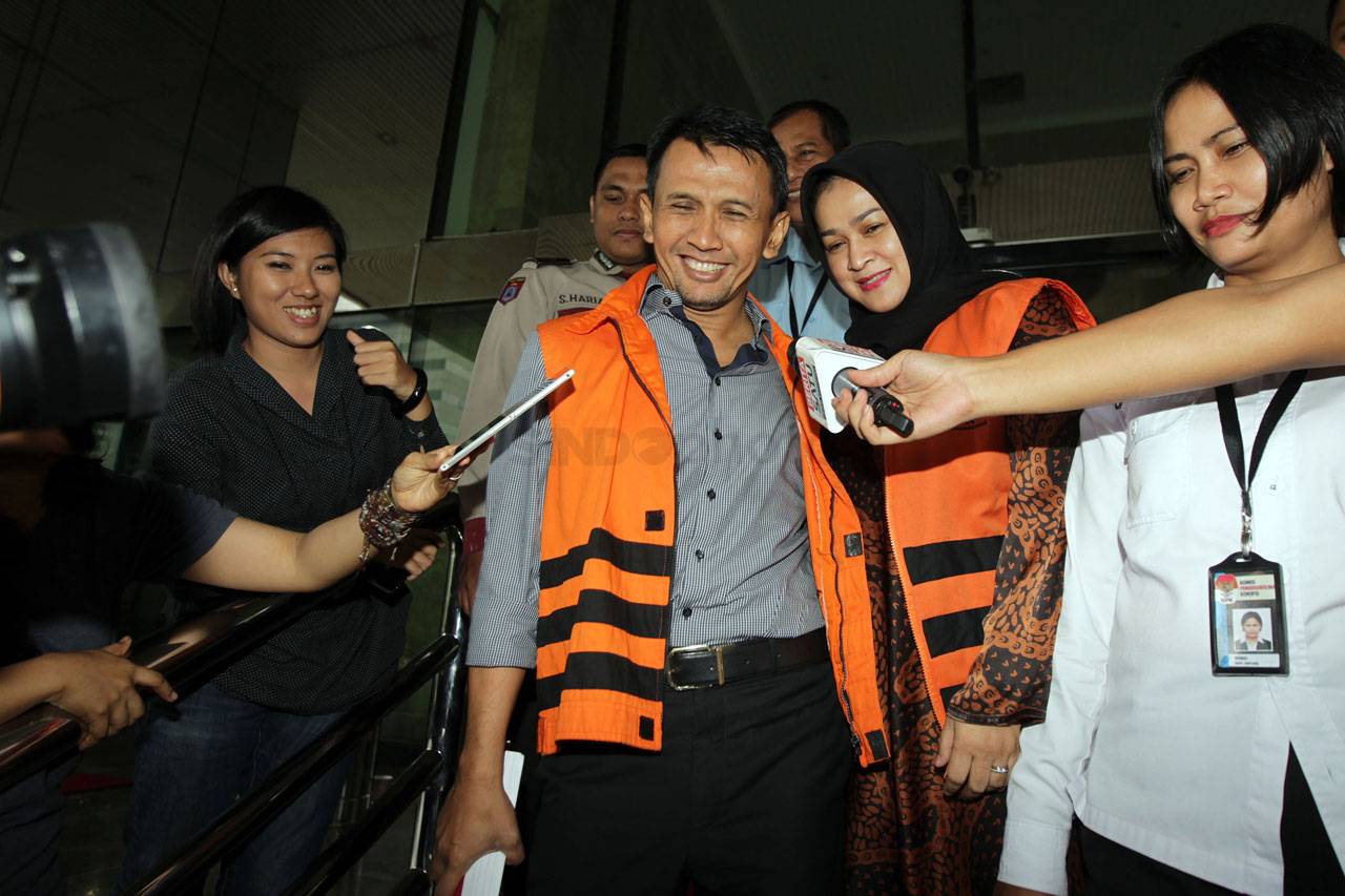 Penyidik Kejagung Periksa...