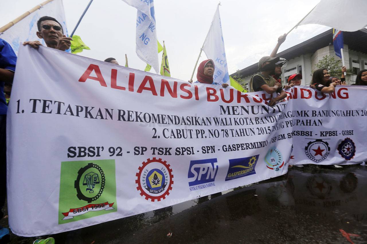 Buruh di Bandung Tolak...