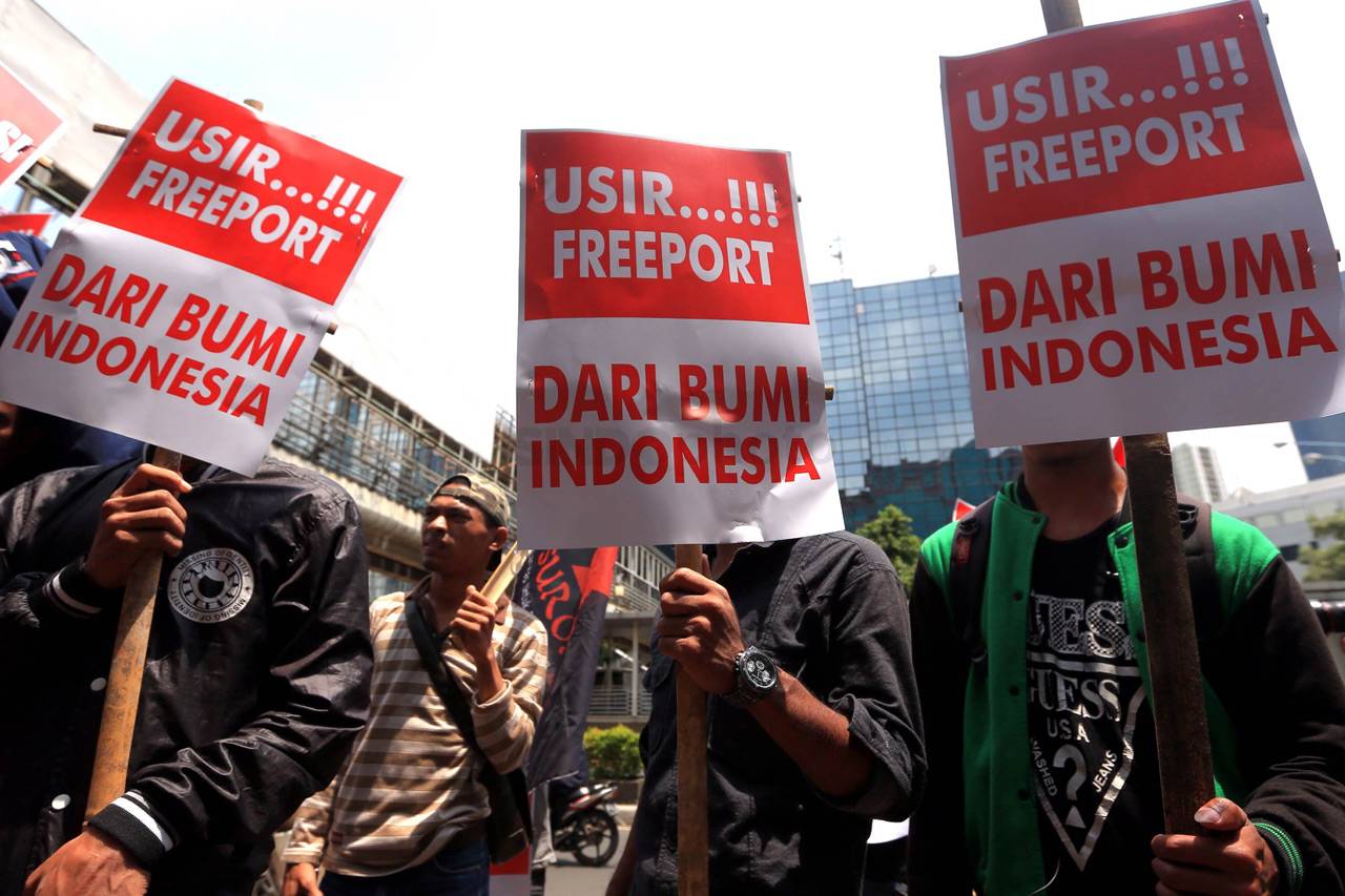 Aksi Tuntut Nasionaliasi...