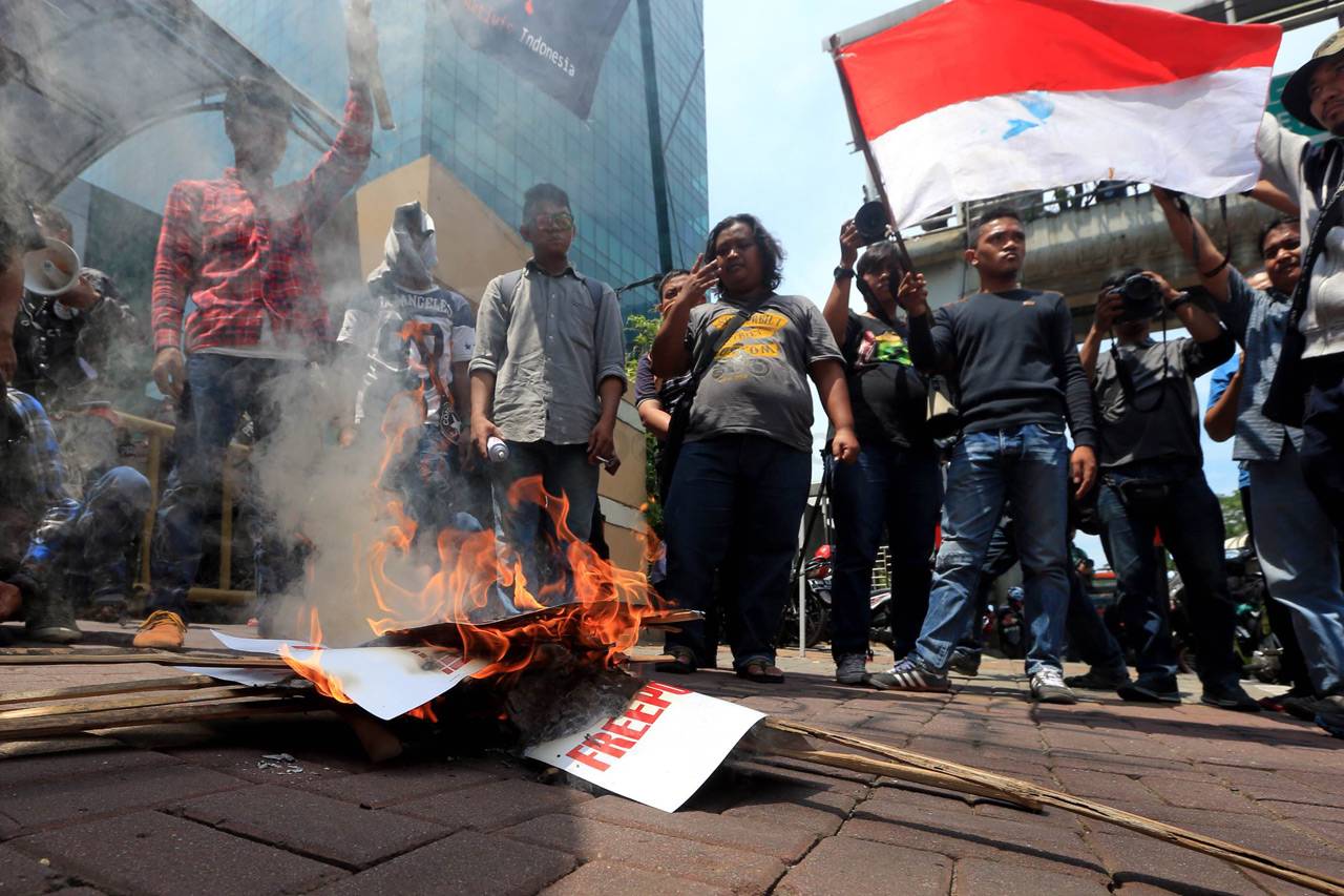 Aksi Tuntut Nasionaliasi...