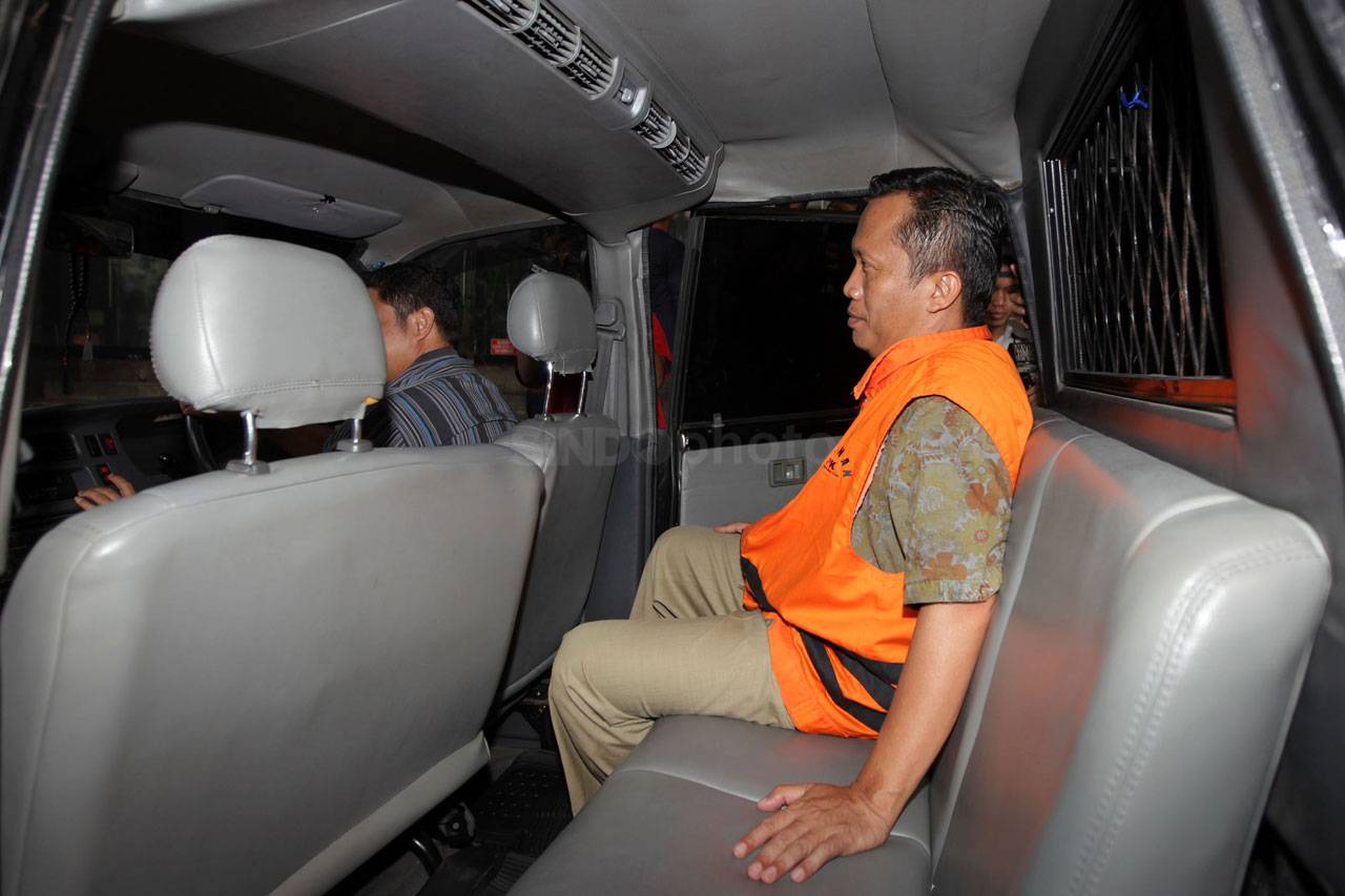 KPK Lanjutkan Pemeriksaan...