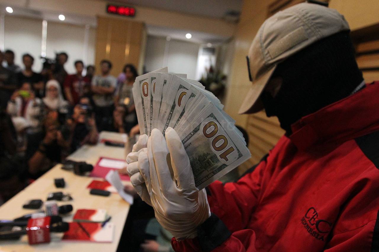 KPK Gelar Barang Bukti...