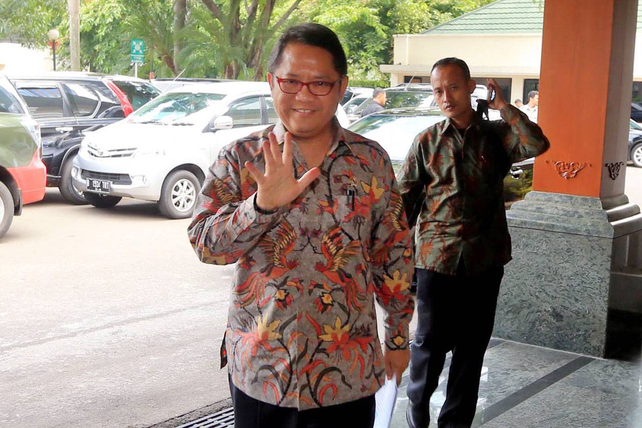 Menko Luhut Panggil...