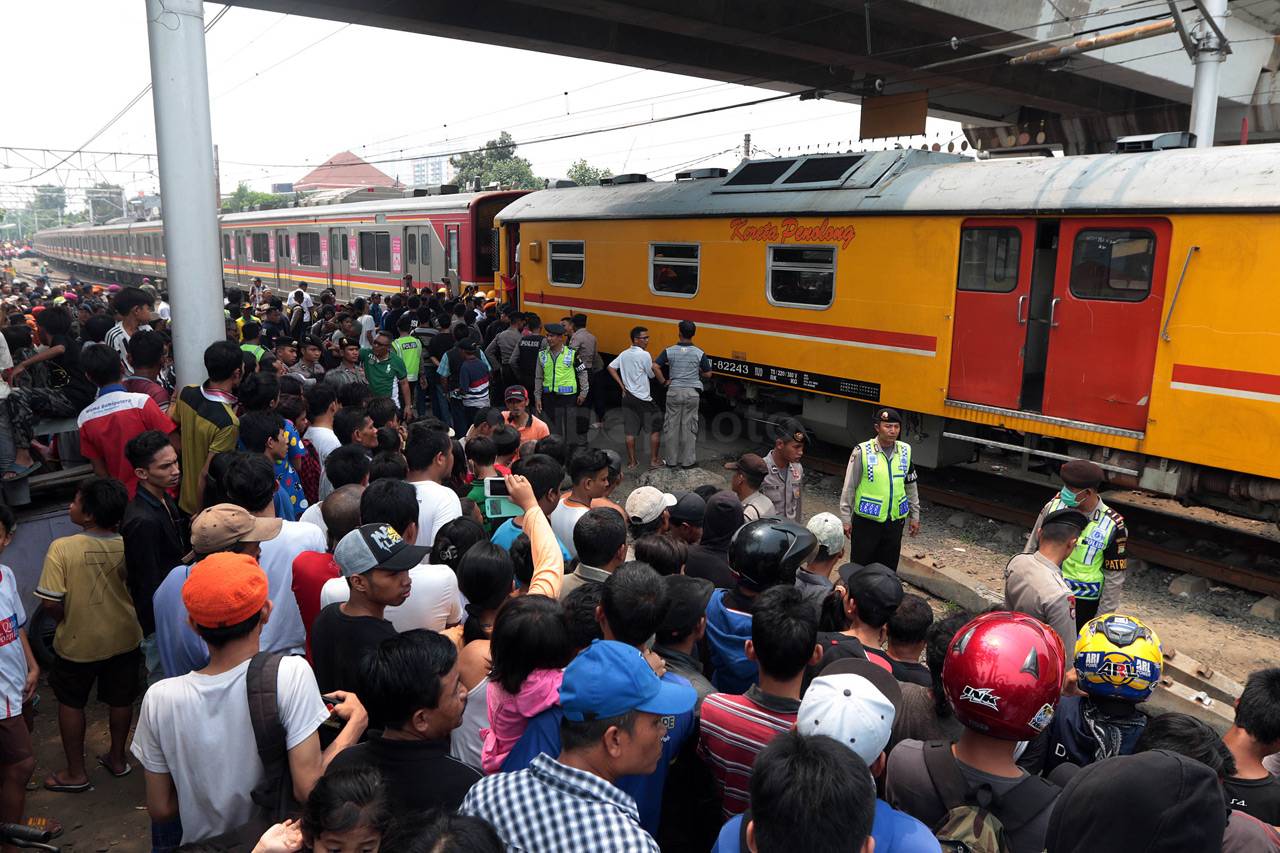 Metromini Terseret Commuter...