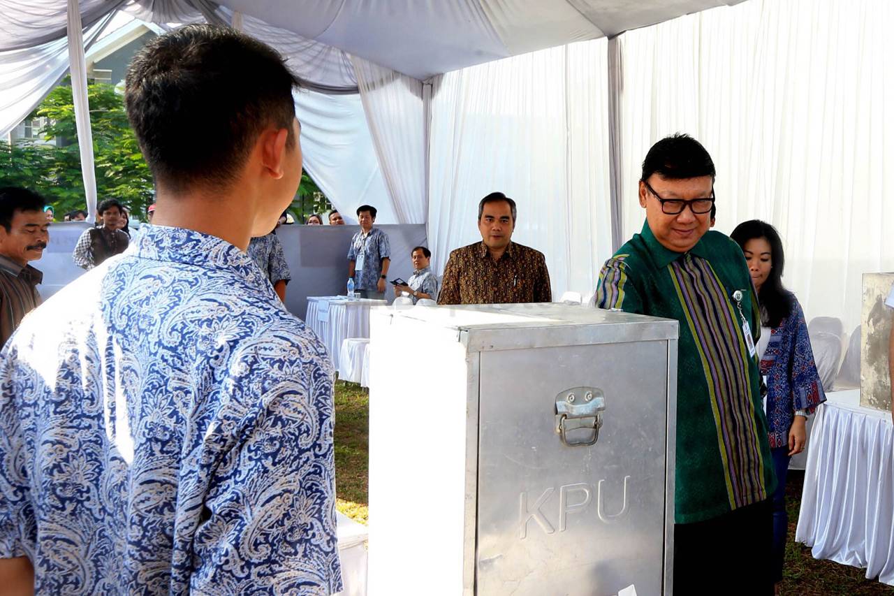 Mendagri Tinjau Pemungutan...