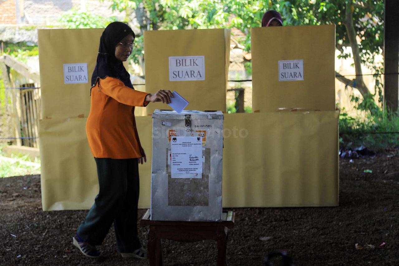 Warga Cieunteung Terjang...
