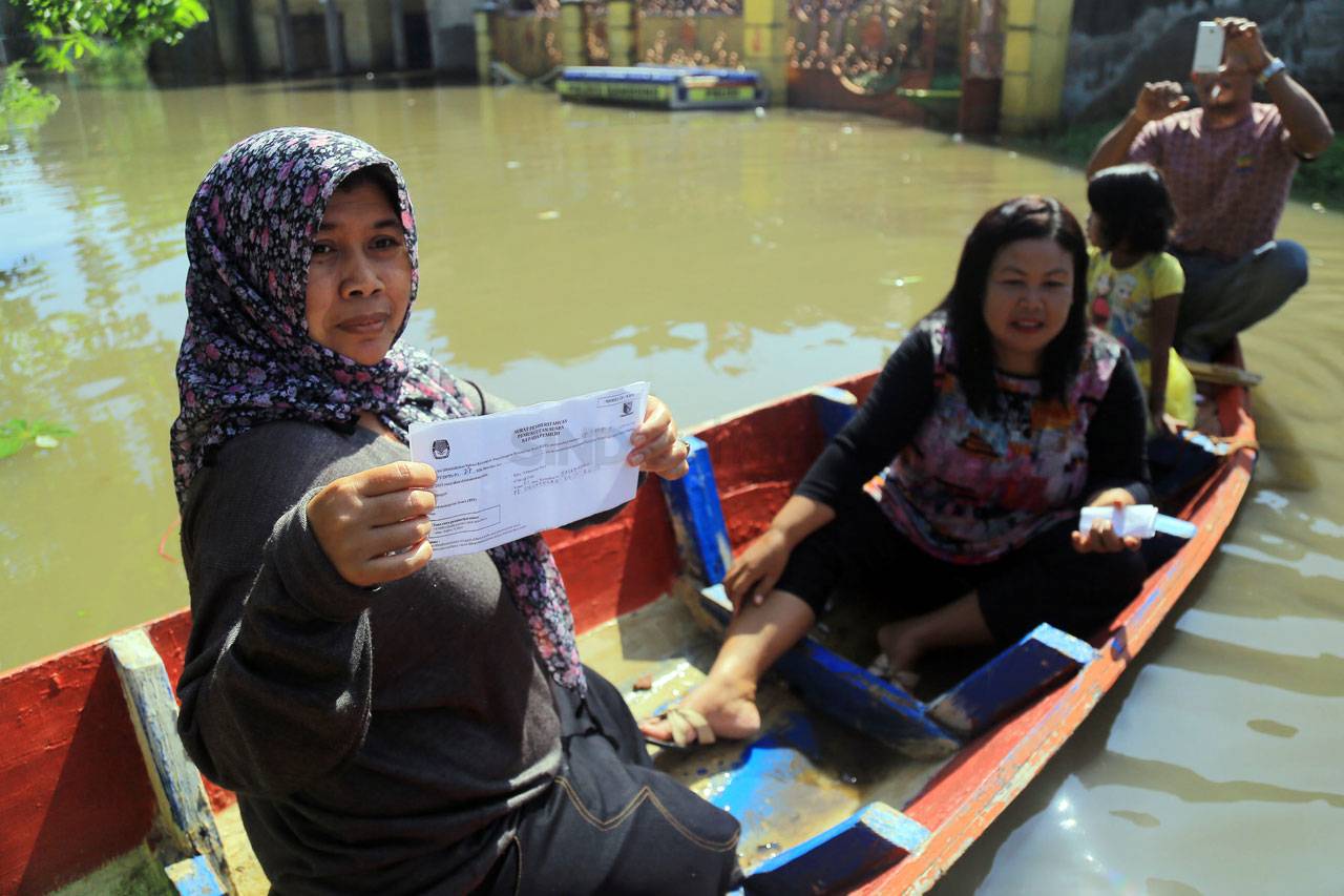 Warga Cieunteung Terjang...