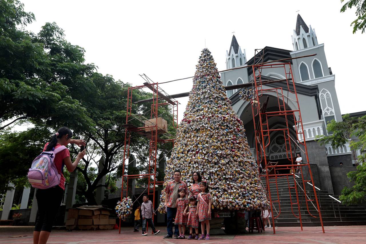 Pohon Natal dari 10.000...