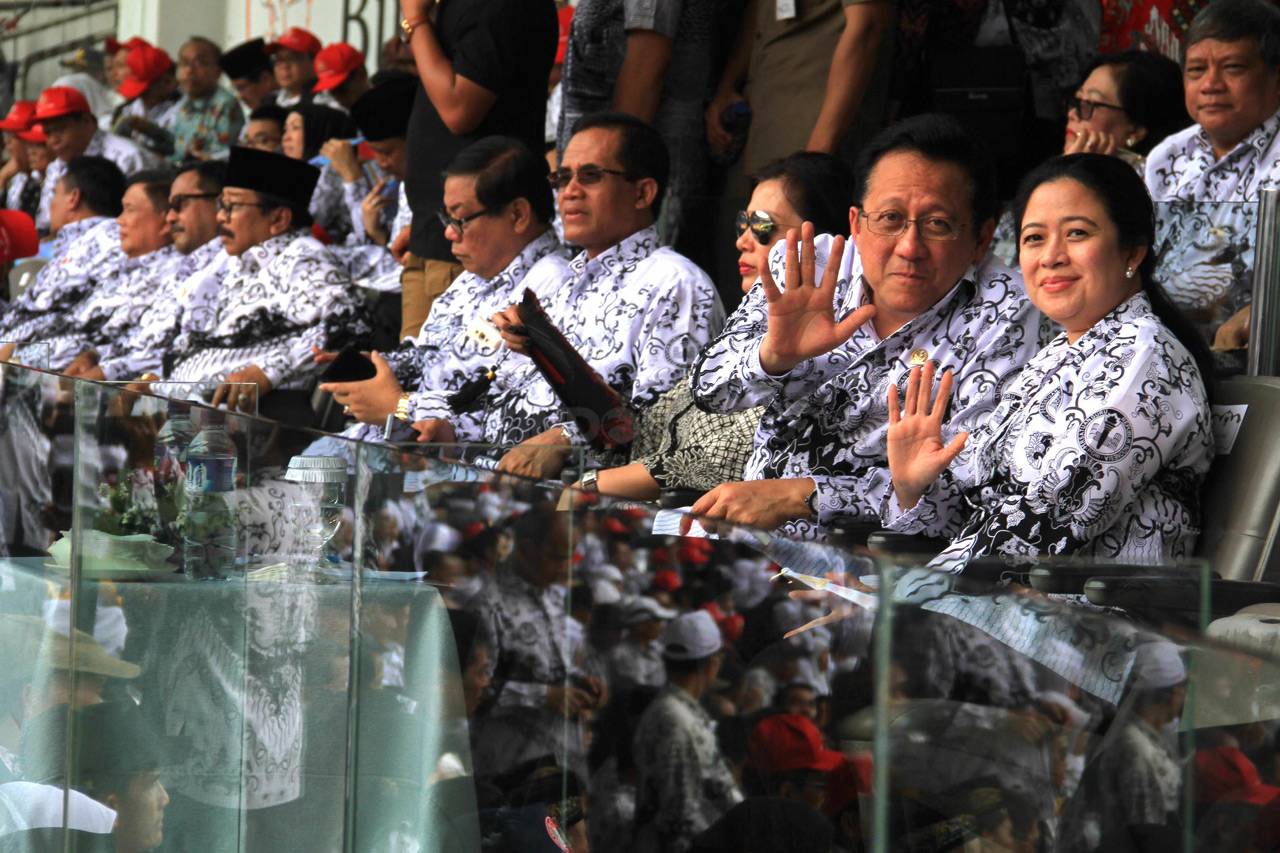 Ribuan Guru Hadiri HUT...