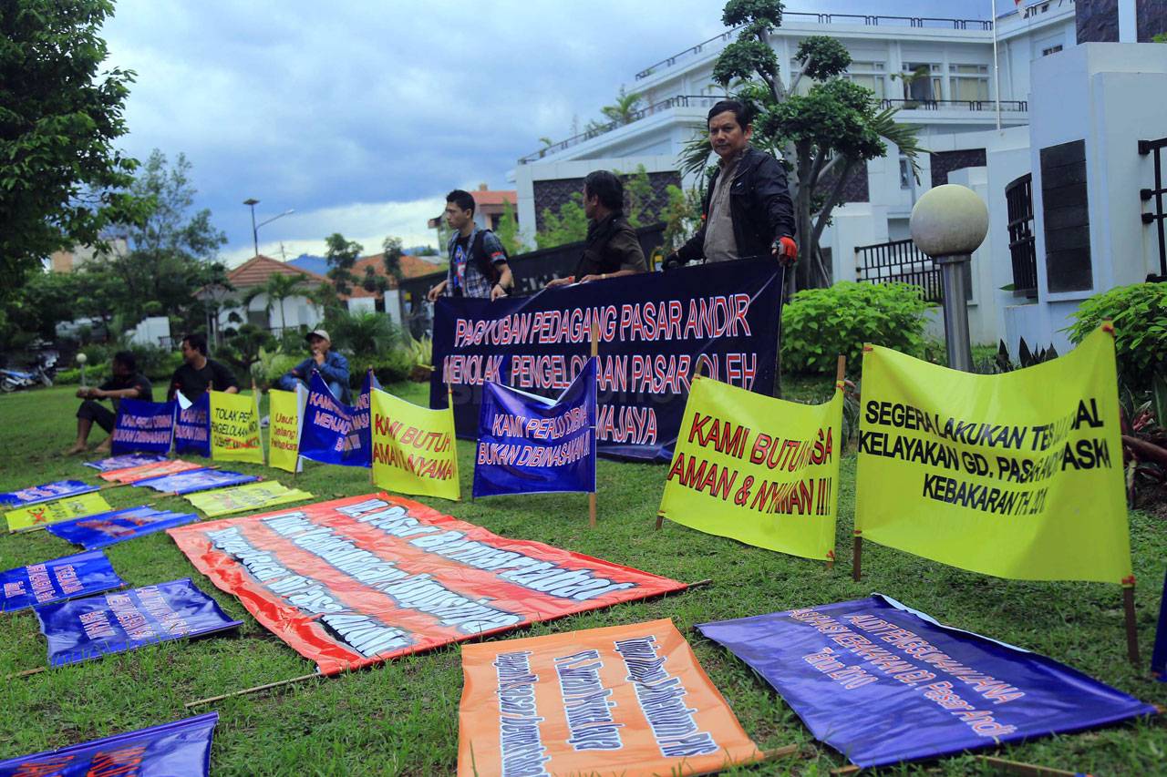 Pedagang Tolak Pengelolaan...