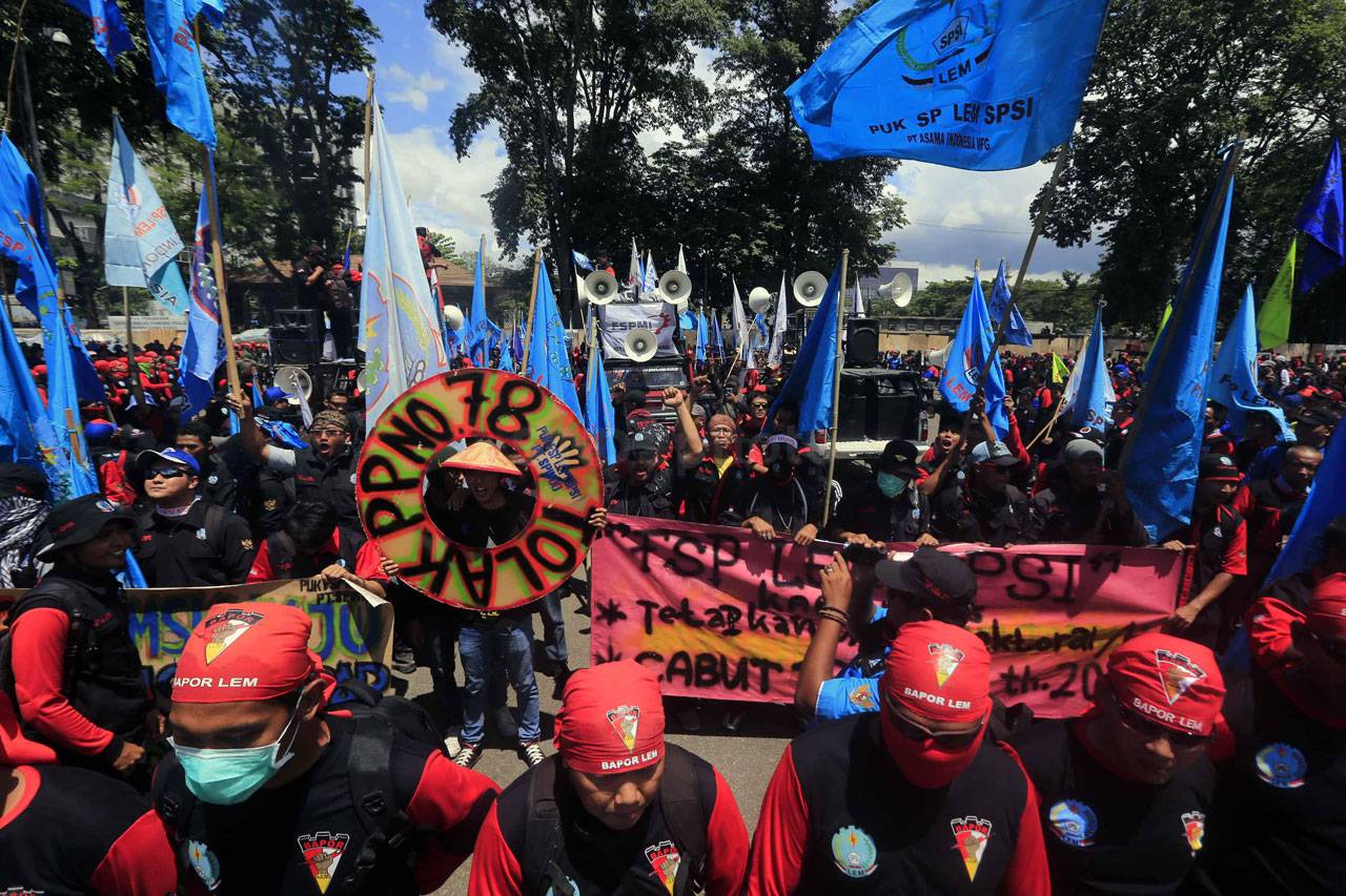 Buruh Jawa Barat Tolak...
